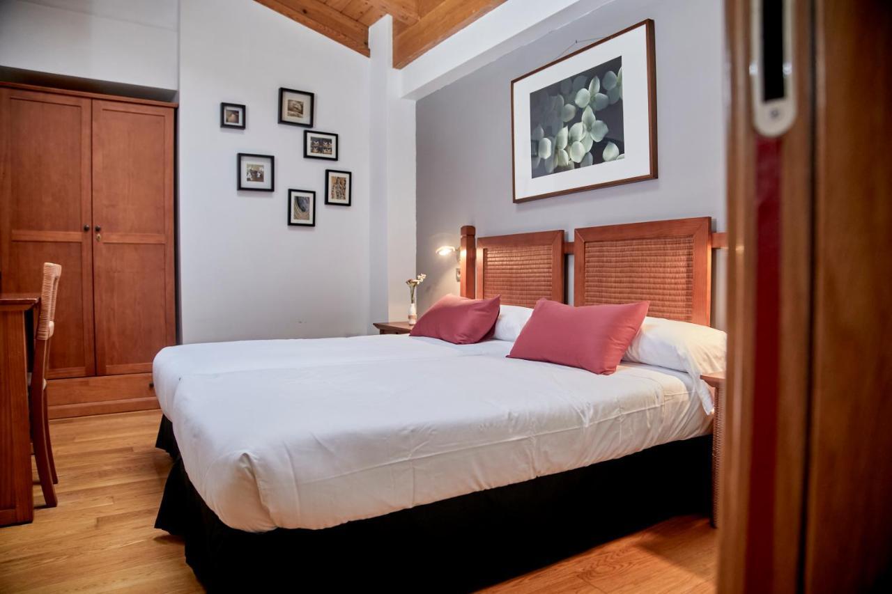 Hotel Casa Azcona Zizur Mayor Kültér fotó